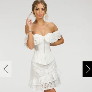 Corset story, 28", white